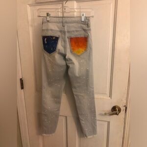 Tractr Blu Jeans Blue Distressed Slim-Fit with graphic design on back pockets